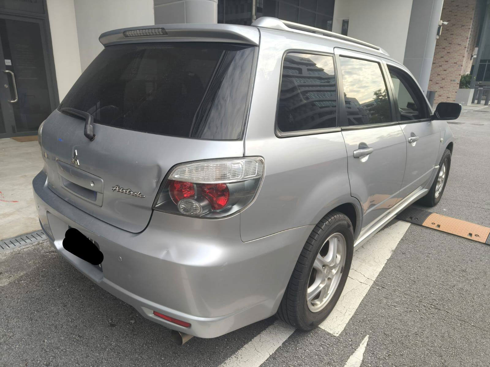 Mitsubishi-Airtrek-Turbo-R-Scrap-3