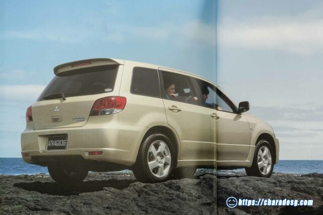 Archival: Mitsubishi Airtrek catalog (2002) (Japan)